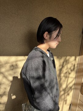 耳掛けが可愛い◎タイトな黒髪ミニボブ