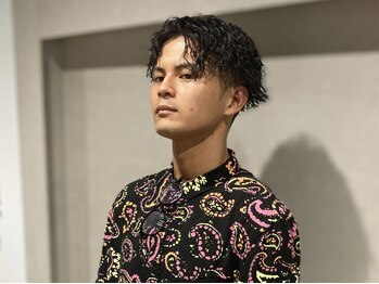 フィールドヘアーの写真/メンズ特化専門店のバーバーで洗練されたスタイルに。骨格に合わせたショートと精密なフェードが定評◇