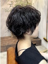 アール(hair salon R.)&nbsp;大人ショート／無造作パーマ／黒髪／耳掛け