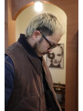 エディ(Edy) ウルフカット抜きっぱなしブロンド刈り上げメンズ眉毛カット岡山