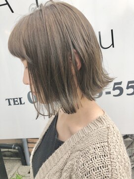 アーチ(ARCH) 【ARCH 竹田】前下がり 切りっぱなしボブ シフォンベージュ