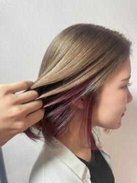 リア(Lia) ミルクティーベージュ×ピンクイヤリング