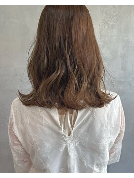 キチ(kichi.) [kichi.] ミディアム×明るめベージュ