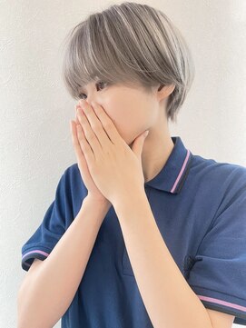 コモダ 神戸三宮(comoda) グレージュ / ショートヘア / ハイトーン