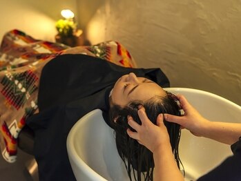 ヘアーミューズ リベロ(hair muse Livero)の写真/新宿3分◆アナタの気分や好みに合わせて香りをChoice♪《アロマSpa》で日頃の疲れを癒やす贅沢な時間を…。