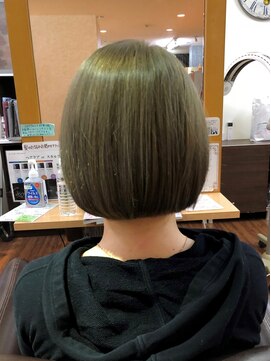 マーチ(MARCH) 切りっぱなしショートボブ