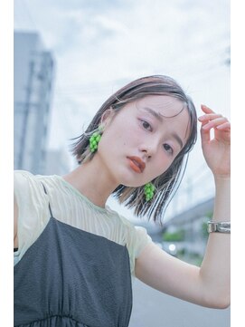 ヘアーアイストゥーレ(HAIR ICI TRE) インナーカラー　ハイライト　ベージュ　ボブ　担当阿知波