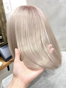 ロア 福岡天神本店(LORE) ダブルカラーミルクティーベージュカラーケアブリーチミニボブ