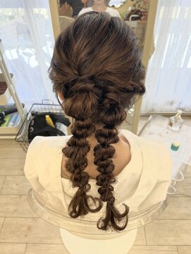 ヘアメイクアンドセットサロン リッコ(Hair make&set salon Ricco) ツイン編み下ろし