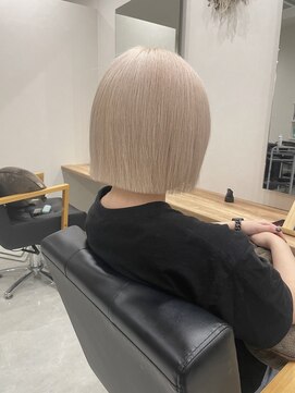 イロ(iro) ホワイトブロンド