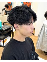 ビカム 名駅(become)&nbsp;縦落ち波巻きツイスパコンマバングセンターパート刈り上げ