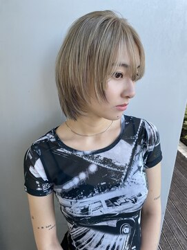 エアー 青山(AIR) 丸みショートレイヤーセンターパートハンサムくびれウルフ