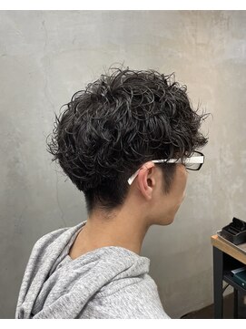 エルマノ 仙川(L mano) センターパートアップバングツーブロックメンズスパイラルパーマ