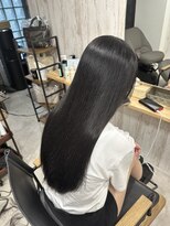 ワイト(&y～waito～)&nbsp;自然な艶のダークロングストレート