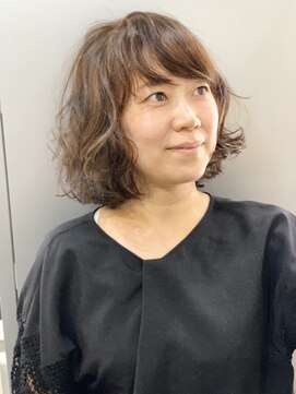 ティモーネ(Timone) 揺れる髪が大人かわいい艶髪セクシーウェーブ