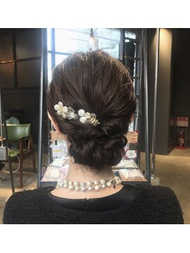 エミュー(emue) emue京都◯大人可愛い人気結婚式２次会ヘア◯中島