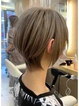 ユーフォリア 新宿通り(Euphoria) 【Ｅｕｐｈｏｒｉａ】丸みレイヤーショート☆