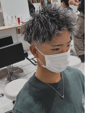 ルーストデラックス 京都河原町三条(ROOST dx) ツイスト×フェードショート×ハイライト