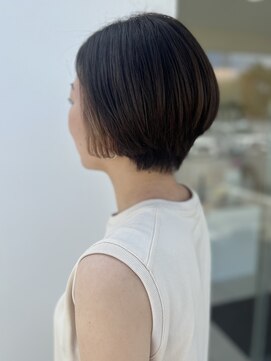 ヒビカ(HIBIKA) 丸みショート×インナーカラー