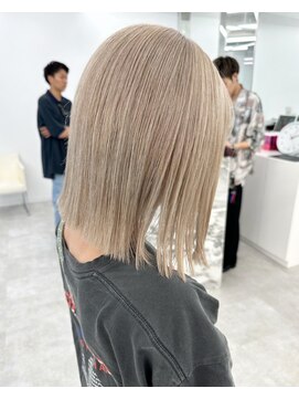 ベレーザ 渋谷(BELEZA) 5675ミルクティーアッシュハイトーンカラー切りっぱなしボブ