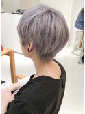 シルバーカラーツーブロックマッシュショート　ブリーチカラー
