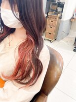 ネオリーブ チロル 横浜西口店(Neolive CiroL.)&nbsp;チェリーレッド見せるインナーカラーロングヘア艶髪【横浜】k