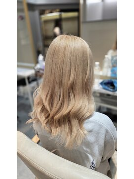ウェーブ(WAVE) 【ブリーチ】ハイトーン/ミディアムレイヤー/ブロンド