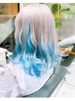 デイズ(days)&nbsp;ガーリーヘア/ホワイトシルバーにインナーペールカラーブルー