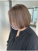 透明感のある白髪ぼかしハイライトショート