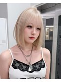 20276_ホワイトブロンドハイトーンマッシュウルフオン眉ボブ