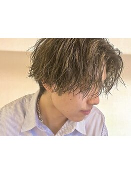 圧倒的な技術力とデザイン力でONもOFFもオシャレに。個性をプラスした絶妙なシルエットを実現します。