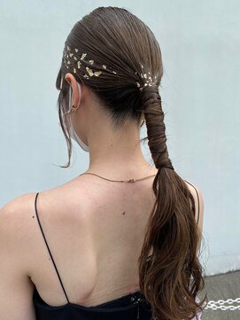メロウ(MELLOW) 金箔ヘアアレンジ ローポニー