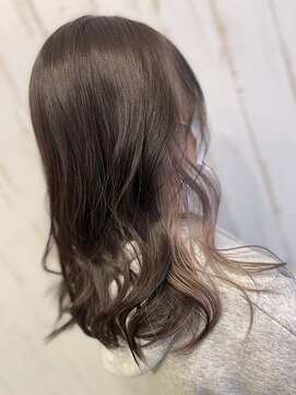 シュカブラ スパングル(Skovla Spangle) グレージュ/イヤリングカラー/ミルクティーカラー