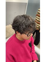 ノイセル 西本町(Noisyle) ブルーブラックフェザーパーマ刈り上げセンターパートy