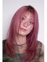 たさわ堂エンネ(enne)&nbsp;ピンクカラーとレイヤーで存在感を放つ王道ロングスタイル