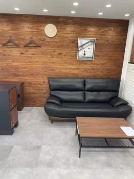 木目調をベースにした落ち着いた空間が自慢の店内。のんびりとした時間をお過ごしいただけます。