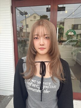 ジゼラ(GISELA) レイヤーカット　ミルクティーベージュ