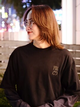 乾かすだけで決まる顔まわりにレイヤーを入れた大人ロブヘアー