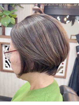 モーイトウキョウ美容室(Mooi Tokyo美容室) 前下がりボブにハイライトカラー