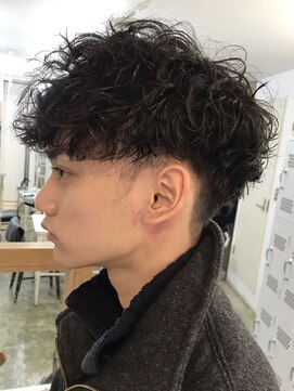 フィフス(fifth) スパイラルマッシュ ツーブロック スパイラルパーマ コンマヘア