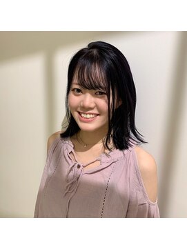 ヌフ(NEUF) 暗髪ミディアム