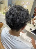 センターパートスパイラルパーマ【40代50代おすすめ】