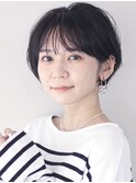 小顔　黒髪　パーマショート　暗髪　　前髪あり　耳かけショート