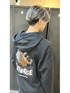 ハグ 横浜(HUG) シルバーメンズバレイヤージュ±前髪長めセンターパート