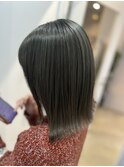 オリーブカラー×切りっぱなしボブ