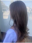 カーキベージュ
