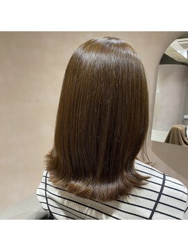 レコ(RECO) ミディアム切りっぱなしレイヤーヘア