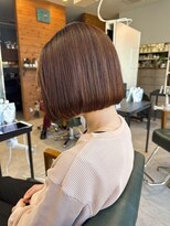 イル(ill)&nbsp;ボブ 内巻き ピンク ブラウン 大須