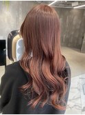 ピンクブラウンロングヘア顔まわりカットレイヤー 