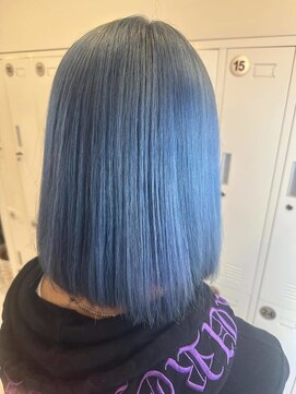 レム 泉中央店(L.E.M) 明るめの青カラー